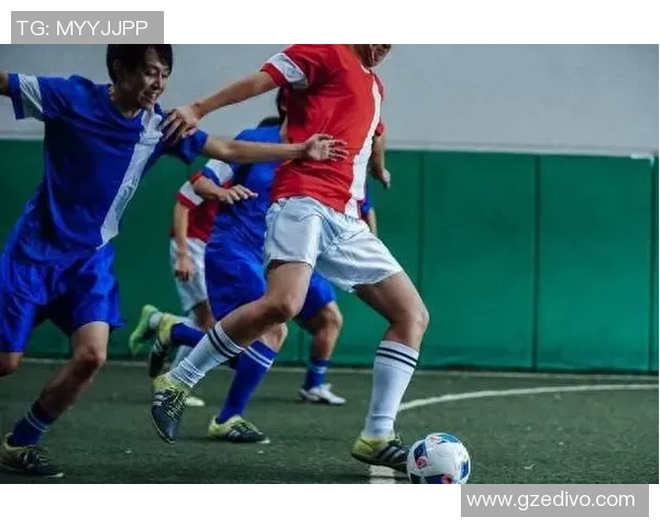 足坛巨星接连遭遇意外事故引发关注足球运动员安全再受热议