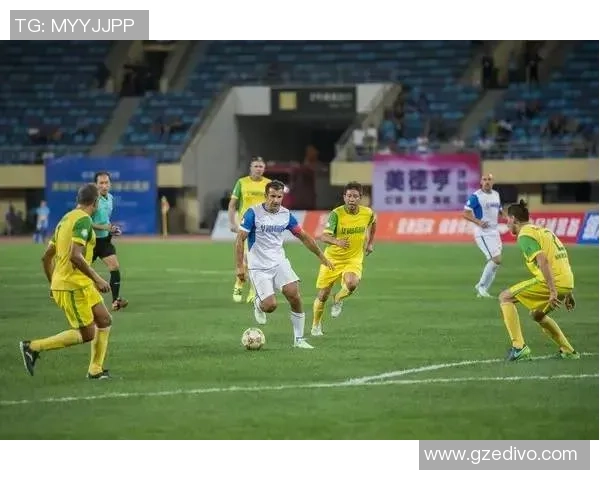 足球巨星名片全解析:从场上表现到背后故事的全面解读 足球巨星名片全解析:从场上表现到背后故事的全面解读