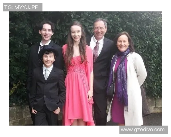 足球明星脑瘤困境揭秘：从竞技场到病床的艰难转折与勇敢抗争