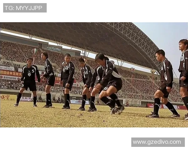 足球星爷爆笑踢球全场欢乐不断展现无厘头功夫与绿茵激情