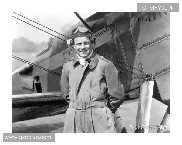 足球球星与二战军官身份交织的传奇人生揭秘